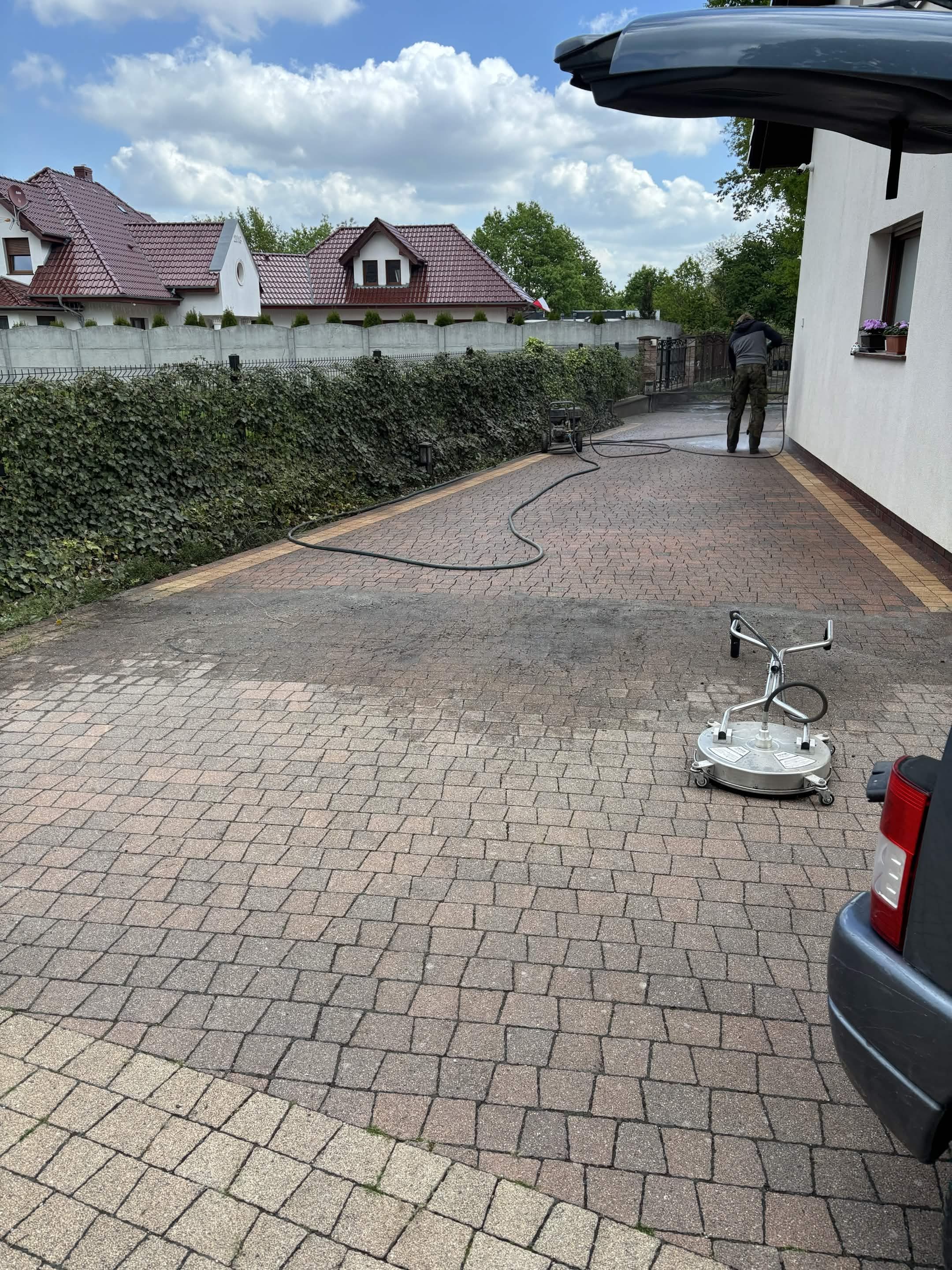 Realizacja PERFECT BRUK: Jak przywrócić dawny blask kostce brukowej? Przewodnik po skutecznym myciu ciśnieniowym